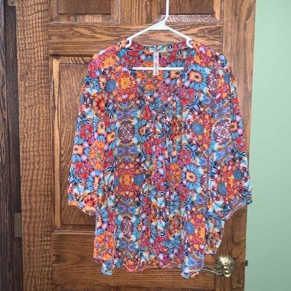 Eyeshadow Tops - Eyeshadow sheer abstract floral blouse. Size 3X